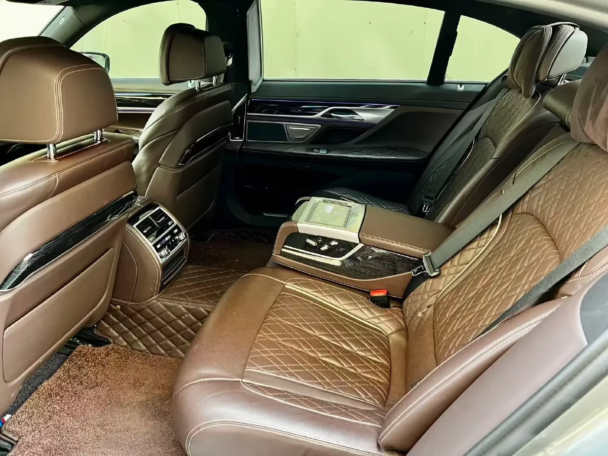 2019 BMW 7 Series 3.0T 340HP L6 8AT,autocango,china used car exporter,china ev exporter,chinese used car exporter,chinese used ev exporter