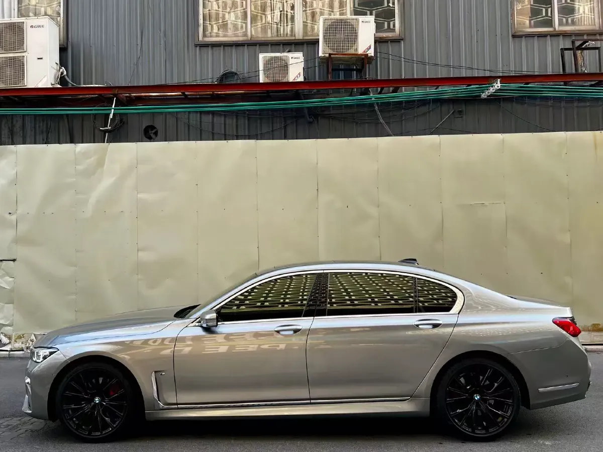 2019 BMW 7 Series 3.0T 340HP L6 8AT,autocango,china used car exporter,china ev exporter,chinese used car exporter,chinese used ev exporter