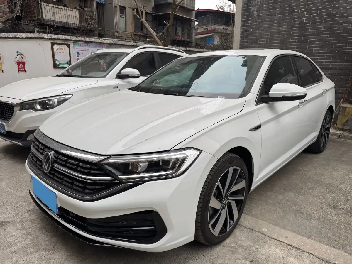 2025 Volkswagen Sagitar 1.5T 160HP L4 7DCT