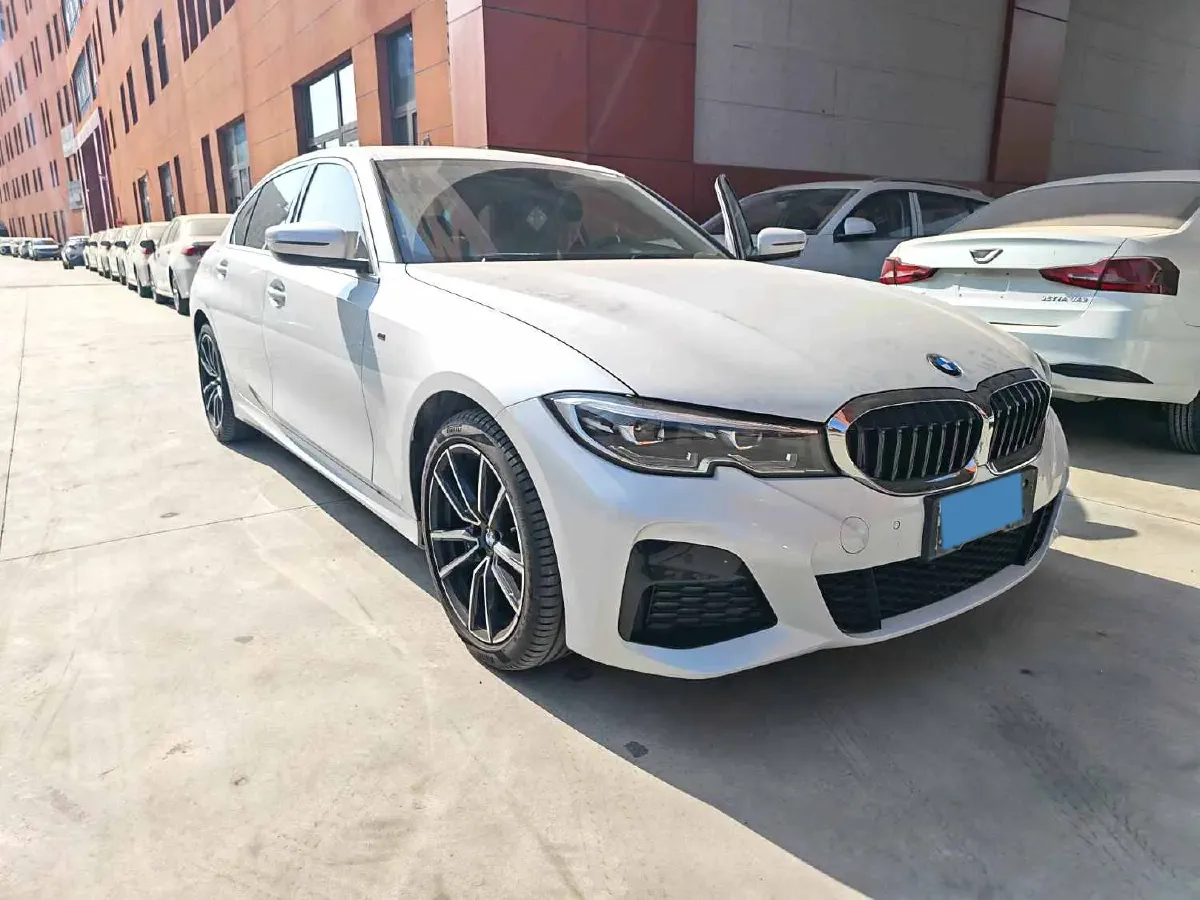 2022 BMW 3 Series 2.0T 156HP L4 8AT,autocango,china used car exporter,china ev exporter,chinese used car exporter,chinese used ev exporter