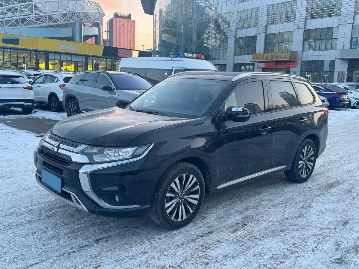 2021 Mitsubishi Outlander 2.0L 166HP L4 CVT