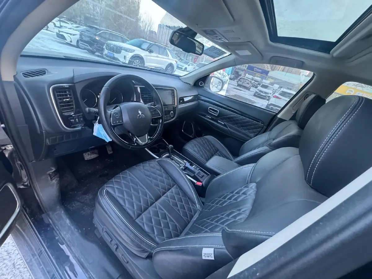 2021 Mitsubishi Outlander 2.0L 166HP L4 CVT,autocango,china used car exporter,china ev exporter,chinese used car exporter,chinese used ev exporter