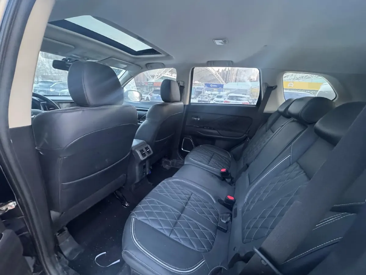 2021 Mitsubishi Outlander 2.0L 166HP L4 CVT,autocango,china used car exporter,china ev exporter,chinese used car exporter,chinese used ev exporter