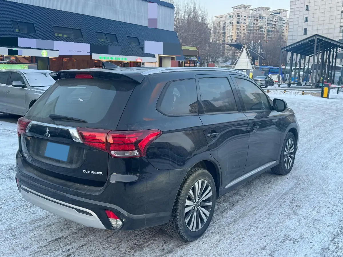 2021 Mitsubishi Outlander 2.0L 166HP L4 CVT,autocango,china used car exporter,china ev exporter,chinese used car exporter,chinese used ev exporter