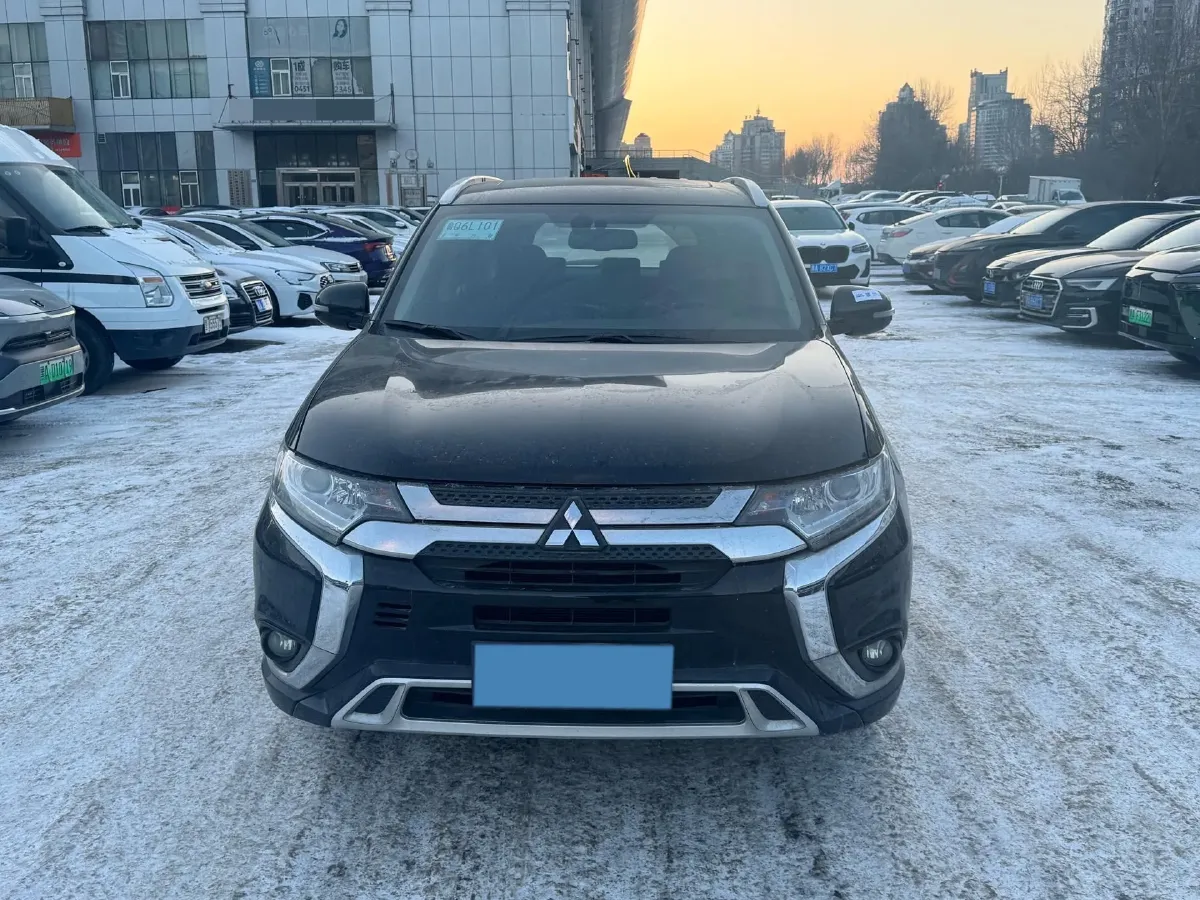 2021 Mitsubishi Outlander 2.0L 166HP L4 CVT,autocango,china used car exporter,china ev exporter,chinese used car exporter,chinese used ev exporter