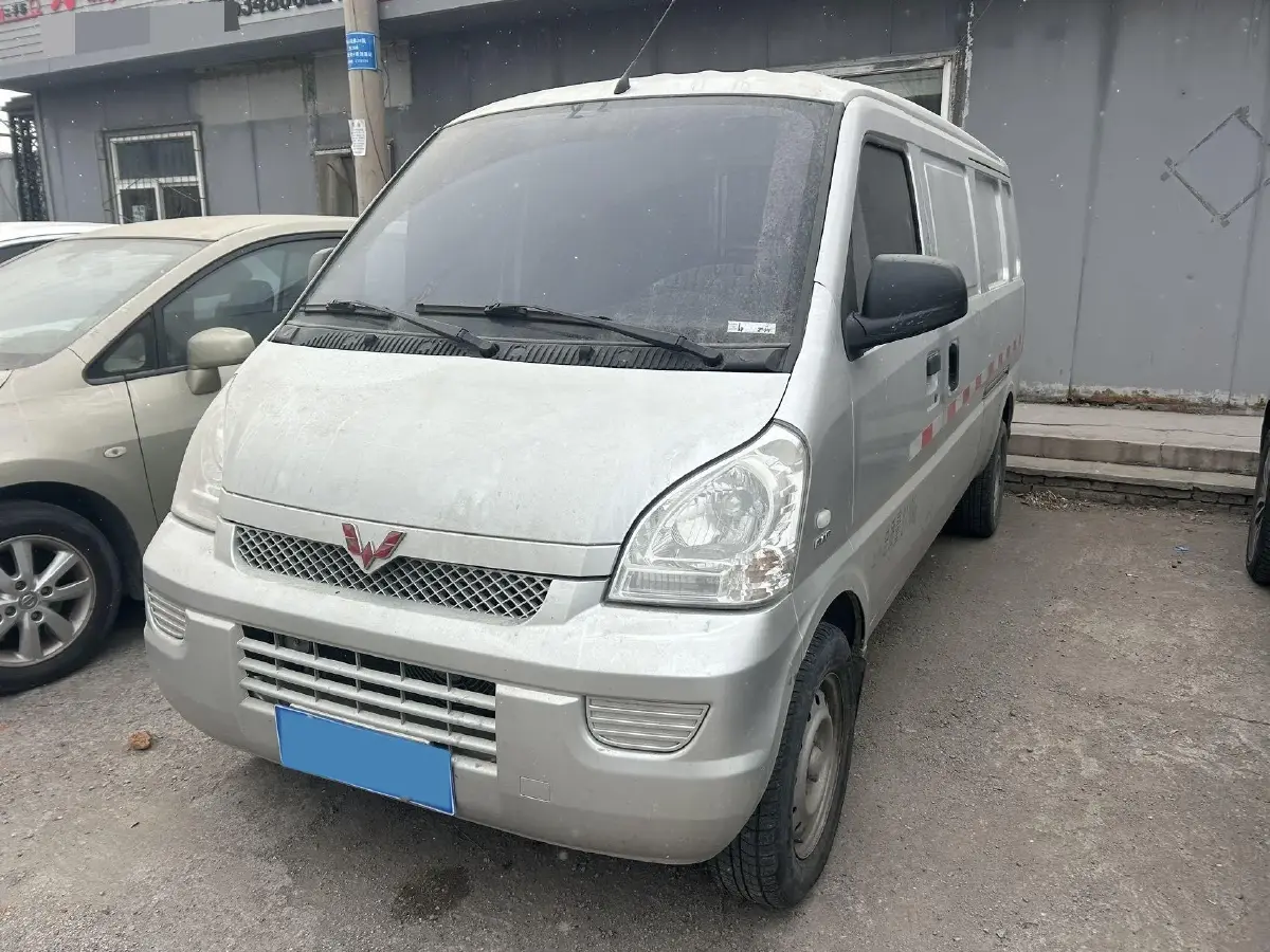 2021 WuLing RongGuang 1.5L 99HP L4 5MT