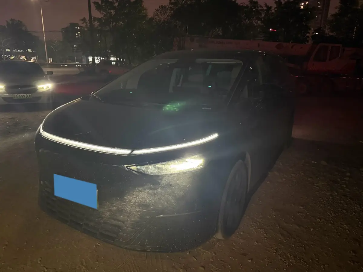 2024 Xpeng X9 BEV 84.5KWH