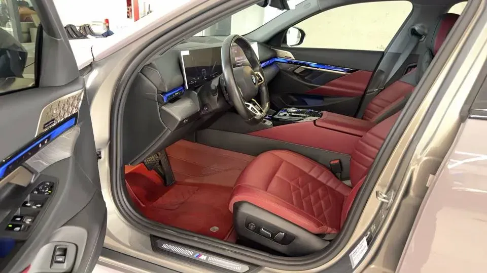 2024 BMW 5 Series 2.0T 258HP L4 8AT,autocango,china used car exporter,china ev exporter,chinese used car exporter,chinese used ev exporter