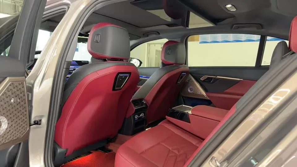 2024 BMW 5 Series 2.0T 258HP L4 8AT,autocango,china used car exporter,china ev exporter,chinese used car exporter,chinese used ev exporter