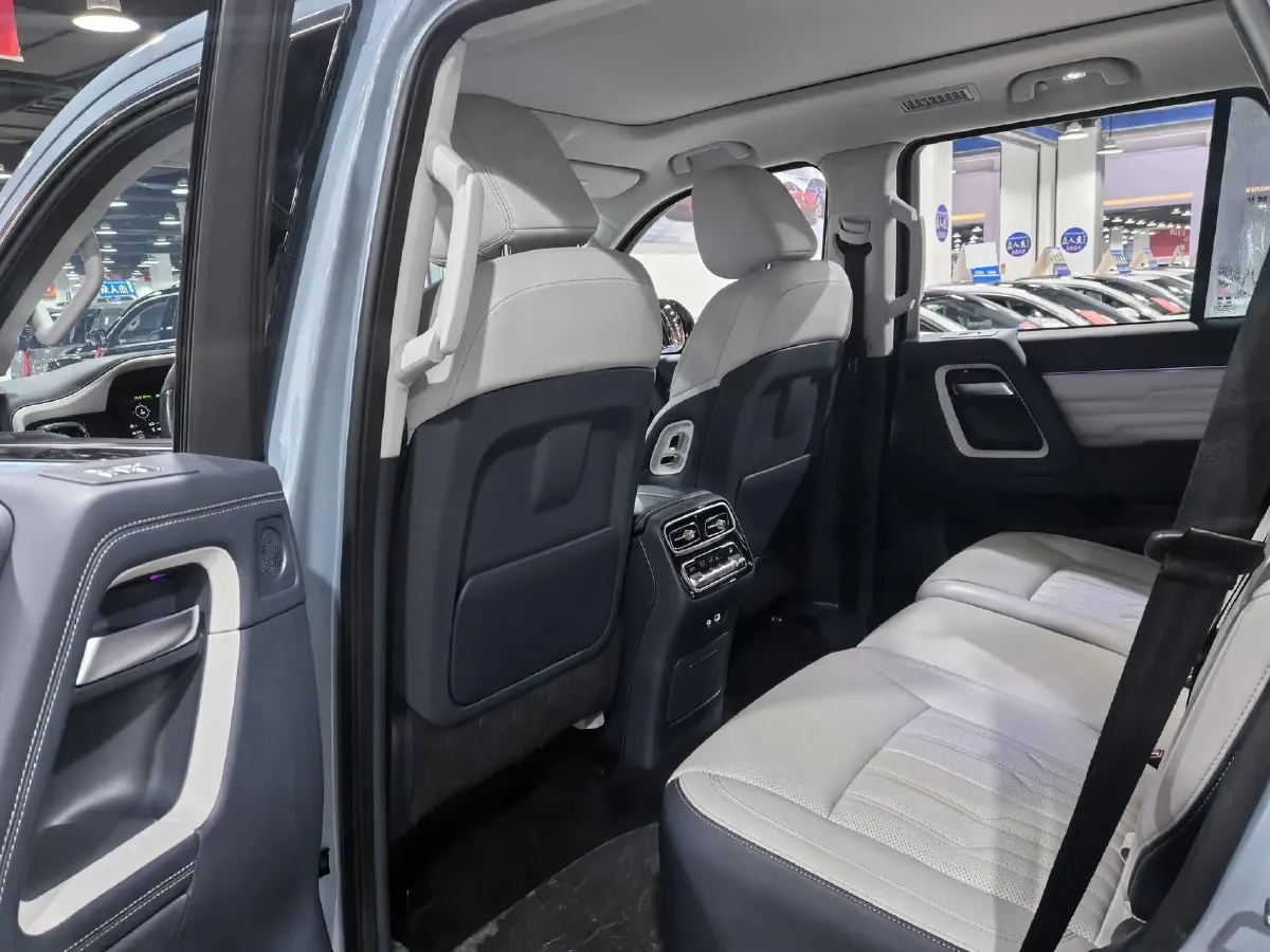 2022 Beijing BJ60 2.0T 267HP L4 8AT,autocango,china used car exporter,china ev exporter,chinese used car exporter,chinese used ev exporter