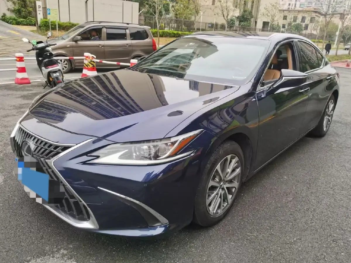 2022 Lexus ES 2.0L 173HP L4 CVT