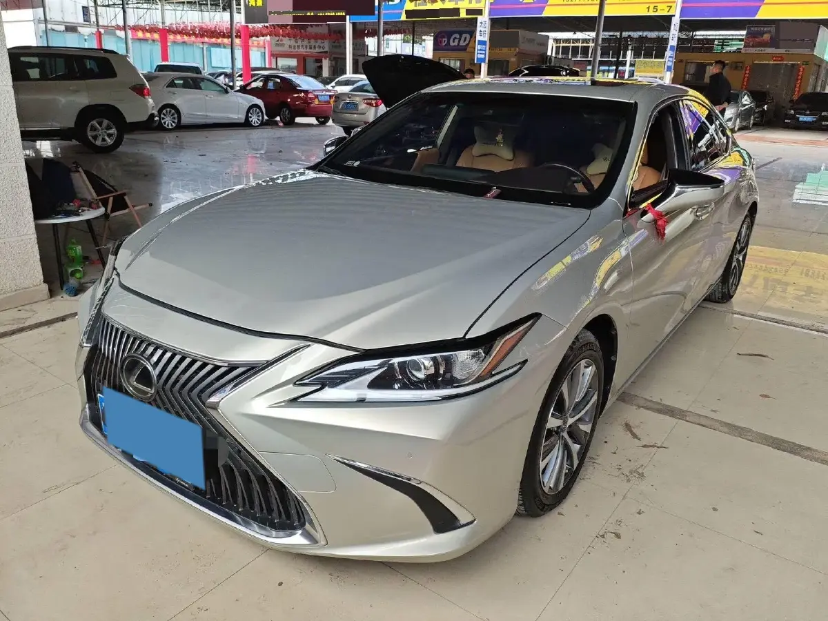 2018 Lexus ES 2.0L 167HP L4 6AT