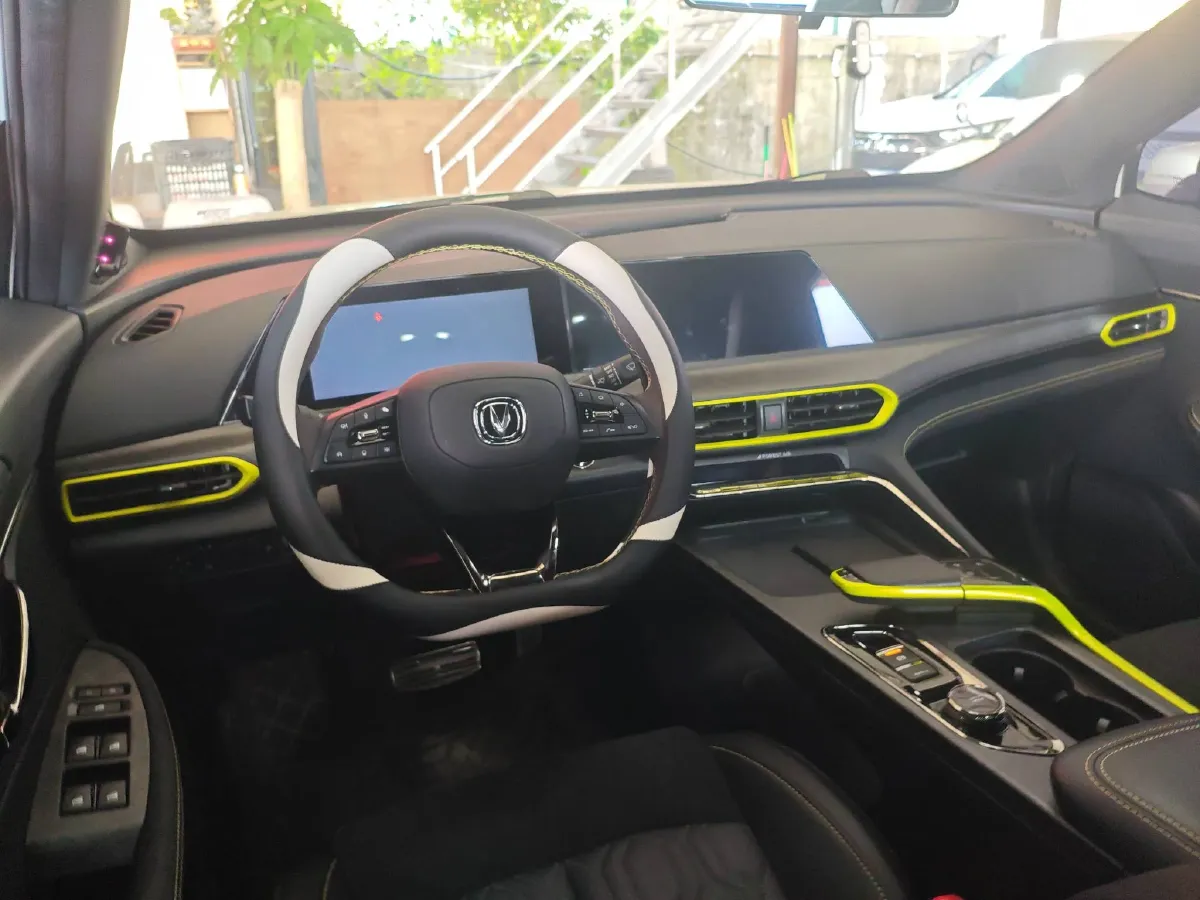 2022 ChangAn UNI-T 1.5T 188HP L4 7DCT,autocango,china used car exporter,china ev exporter,chinese used car exporter,chinese used ev exporter