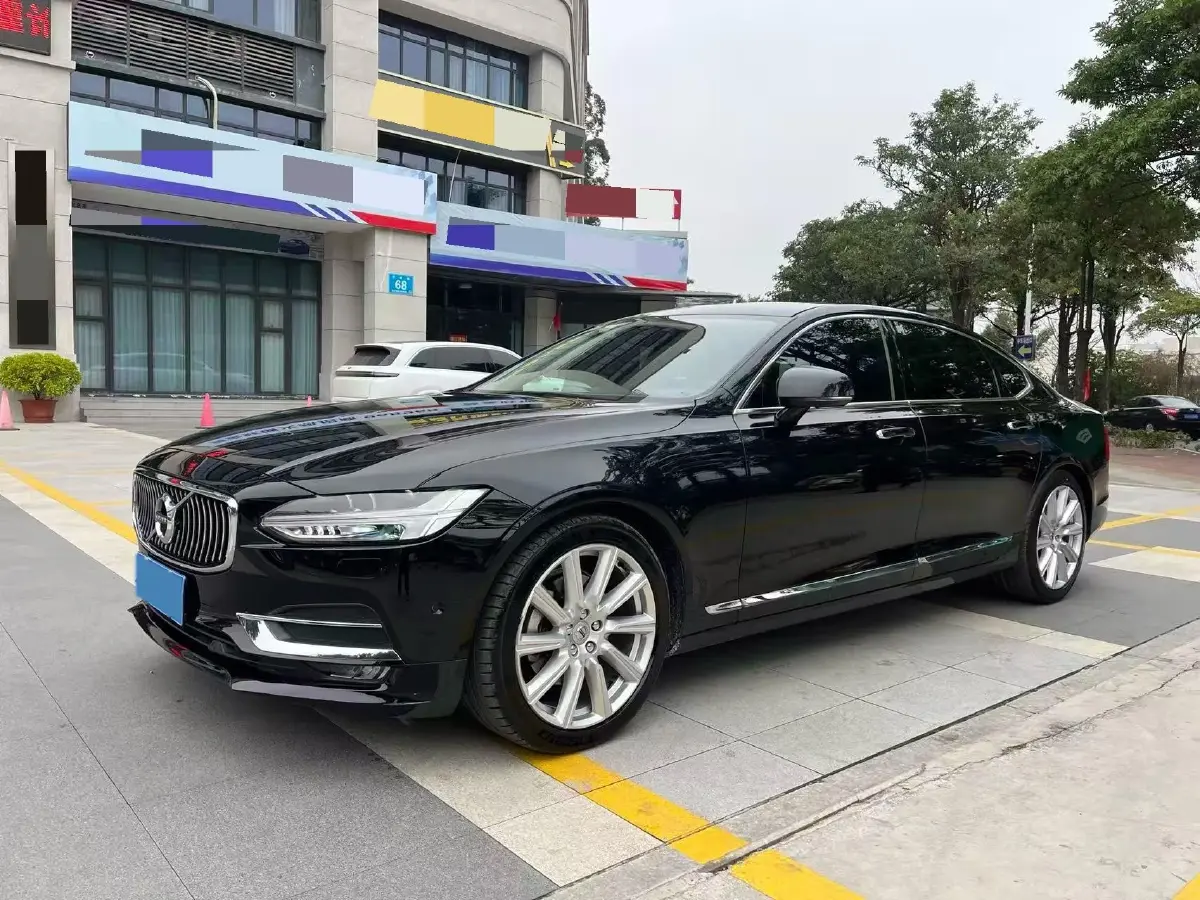 2018 Volvo S90 2.0T 254HP L4 8AT