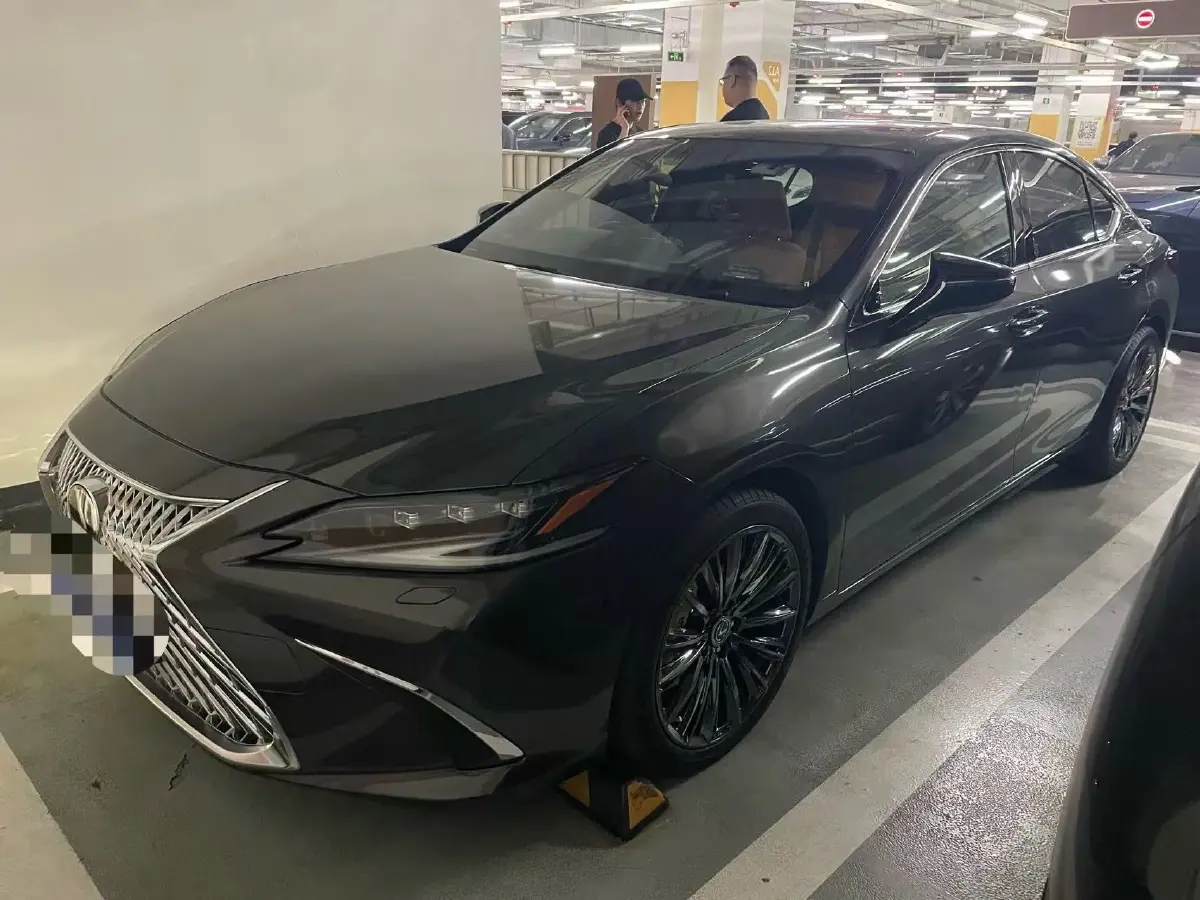 2022 Lexus ES 2.5L 178HP L4 E-CVT Hybrid