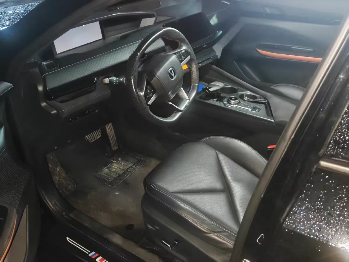 2022 ChangAn UNI-V 1.5T 188HP L4 7DCT,autocango,china used car exporter,china ev exporter,chinese used car exporter,chinese used ev exporter