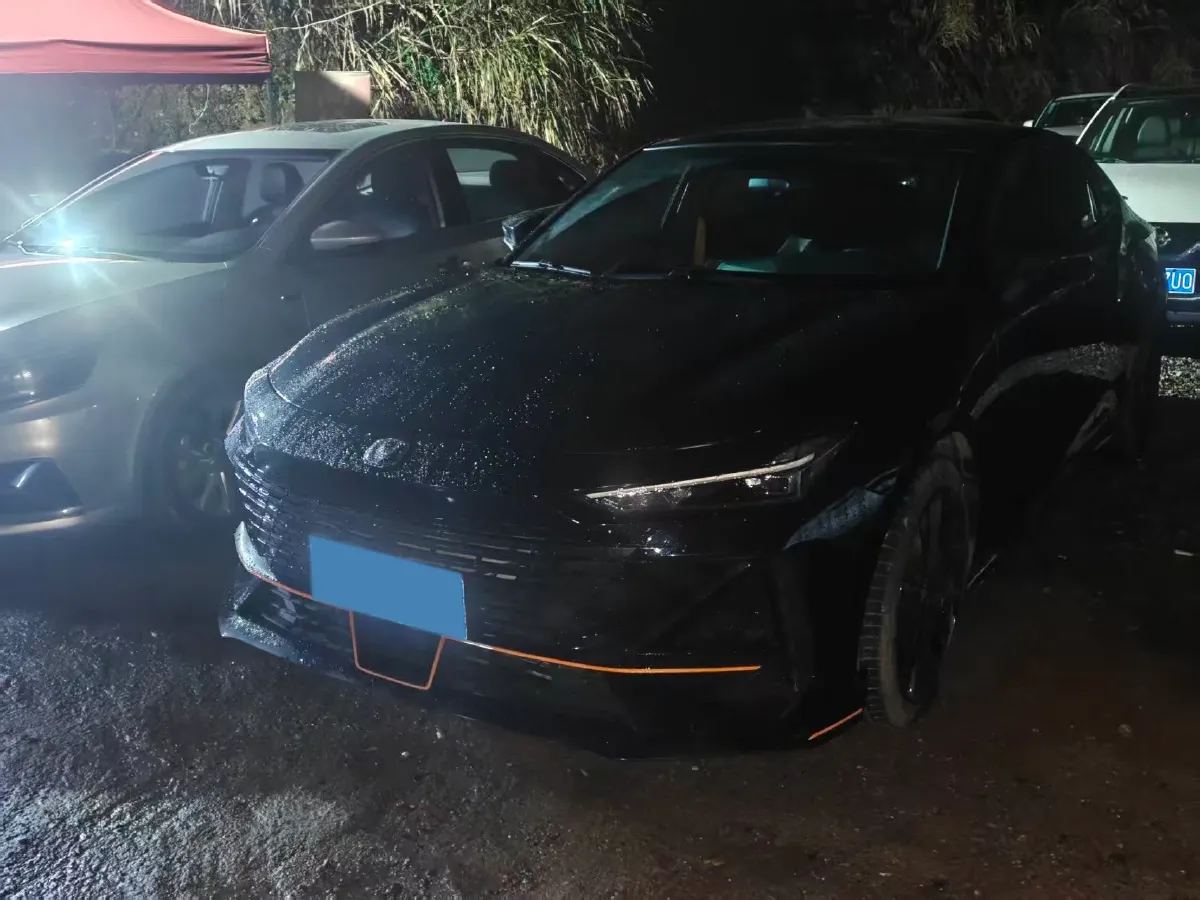 2022 ChangAn UNI-V 1.5T 188HP L4 7DCT,autocango,china used car exporter,china ev exporter,chinese used car exporter,chinese used ev exporter