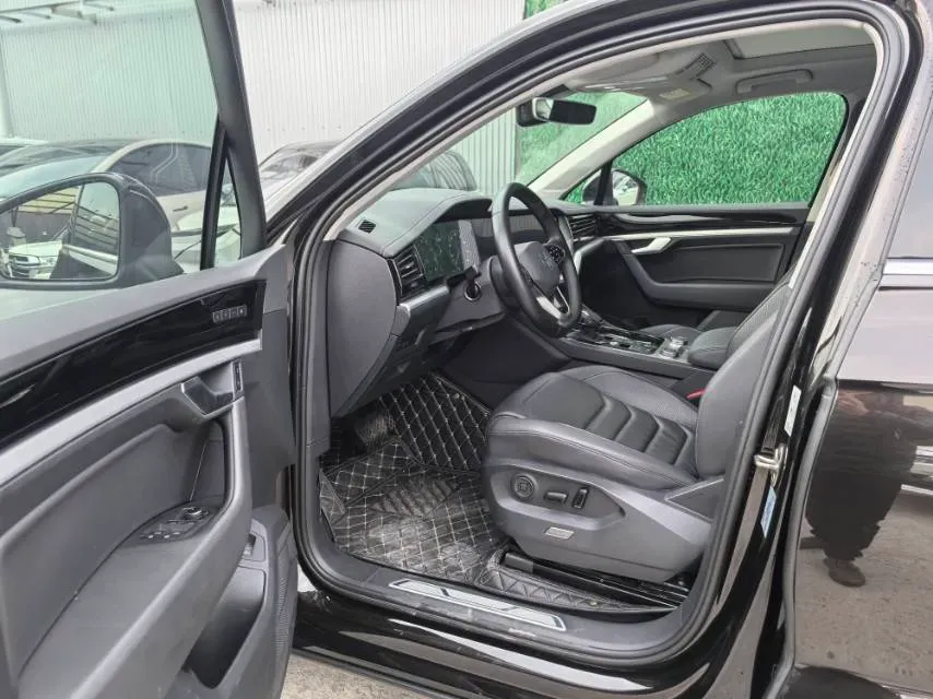 2021 Volkswagen Touareg 3.0T 340HP V6 8AT,autocango,china used car exporter,china ev exporter,chinese used car exporter,chinese used ev exporter