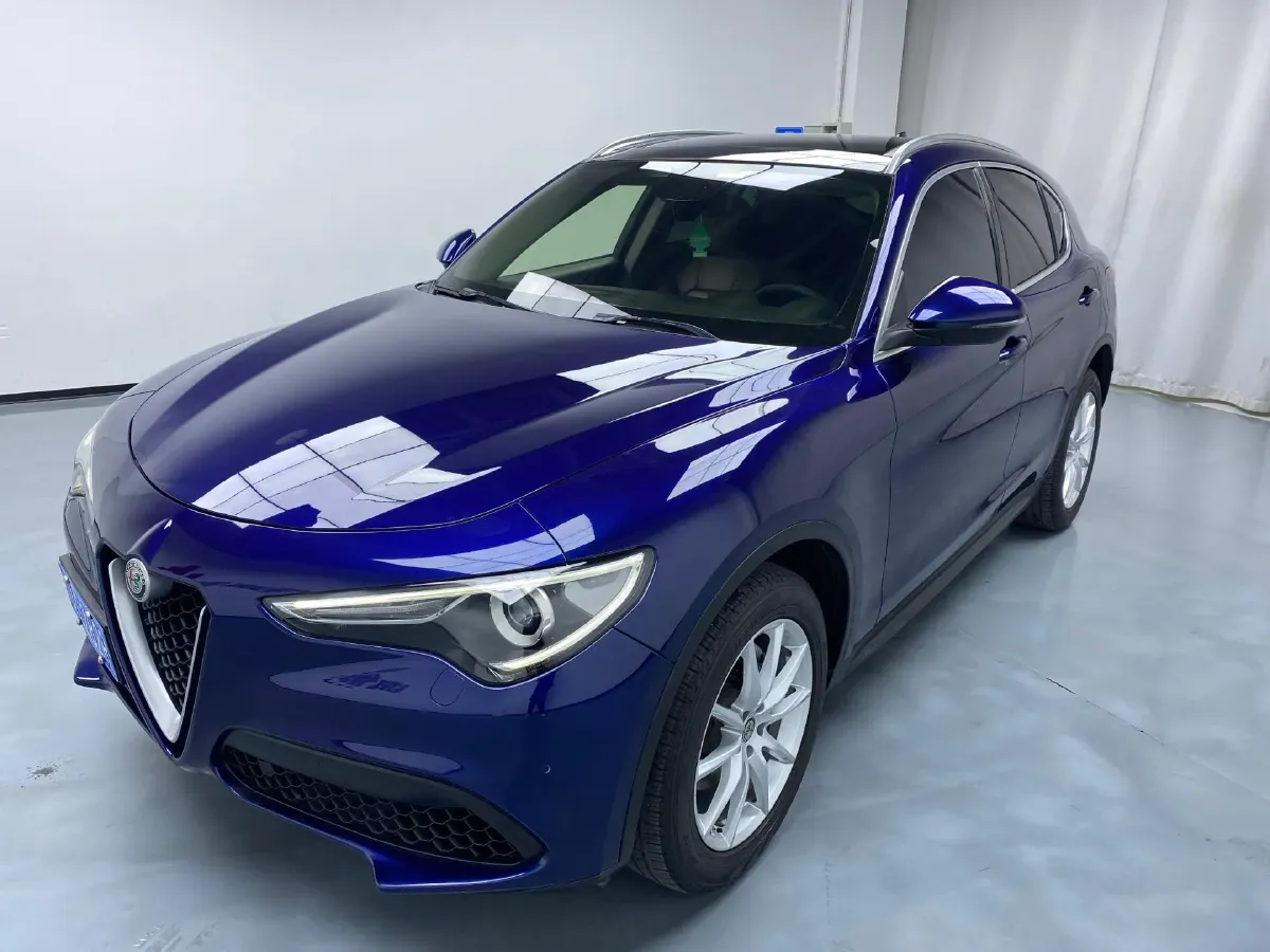 2017 Alfa Romeo Stelvio 2.0T 280HP L4 8AT,autocango,china used car exporter,china ev exporter,chinese used car exporter,chinese used ev exporter