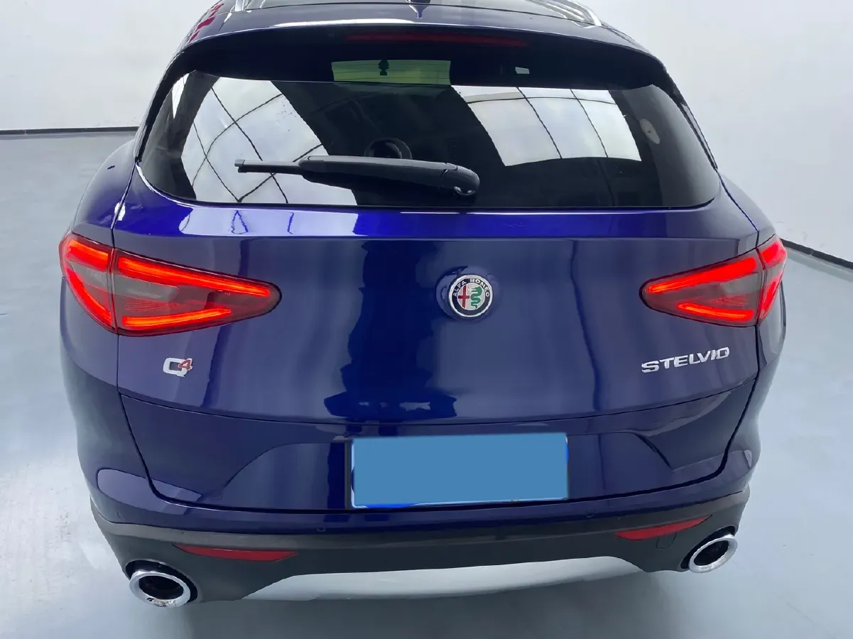 2017 Alfa Romeo Stelvio 2.0T 280HP L4 8AT,autocango,china used car exporter,china ev exporter,chinese used car exporter,chinese used ev exporter