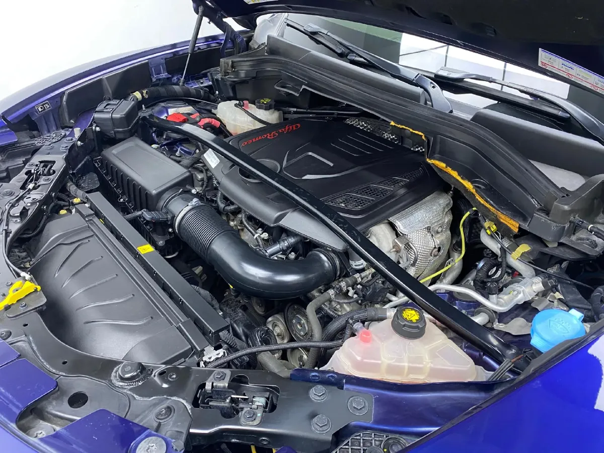 2017 Alfa Romeo Stelvio 2.0T 280HP L4 8AT,autocango,china used car exporter,china ev exporter,chinese used car exporter,chinese used ev exporter