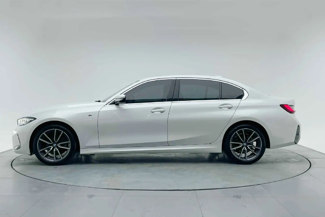 2023 BMW 3 Series 2.0T 156HP L4 8AT,autocango,china used car exporter,china ev exporter,chinese used car exporter,chinese used ev exporter