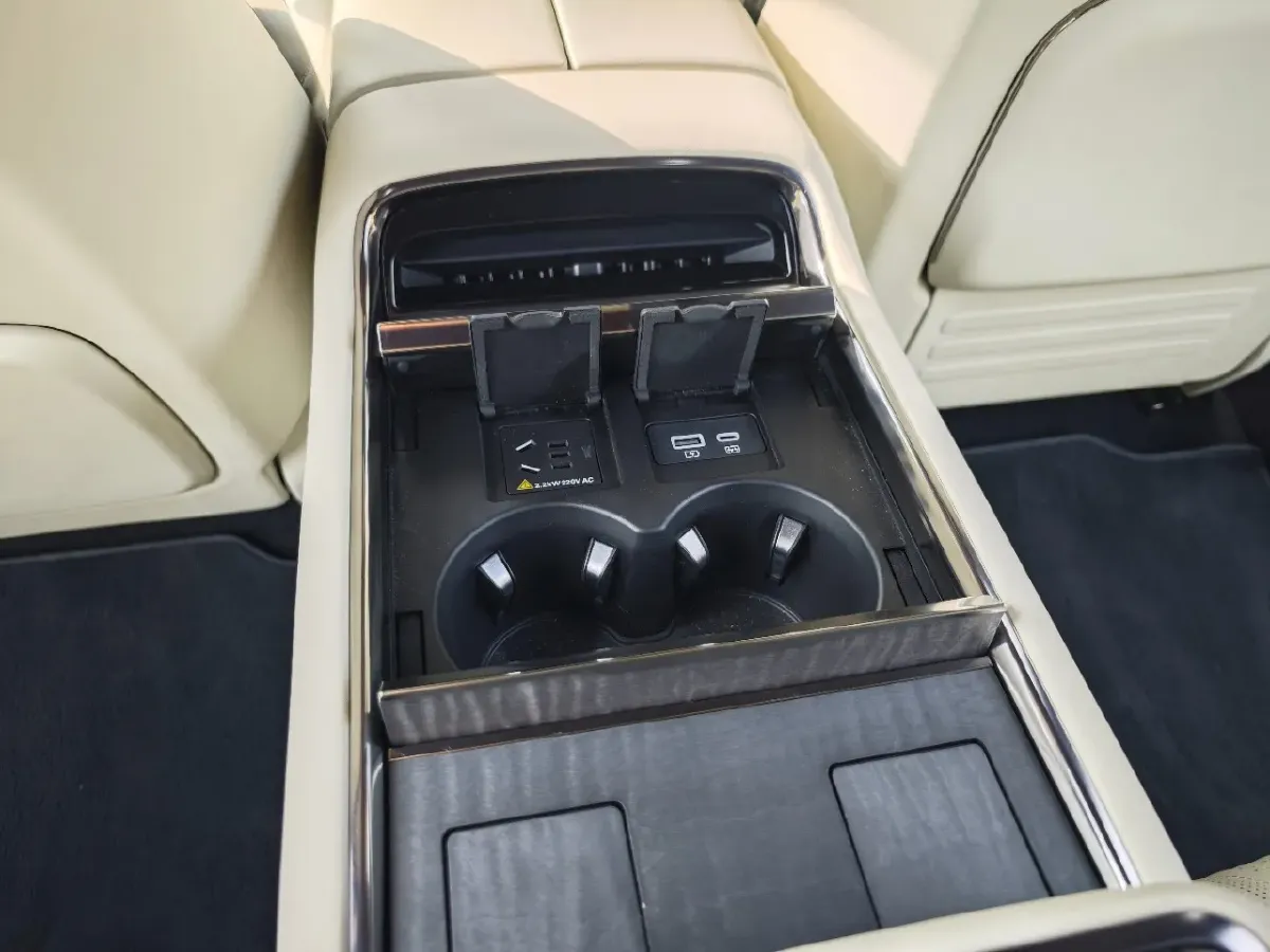 2025 YangWang U7 BEV 135.5KWH,autocango,china used car exporter,china ev exporter,chinese used car exporter,chinese used ev exporter