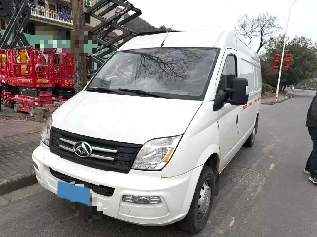 2024 MAXUS XinTu V80 2.0T 147HP L4 6MT