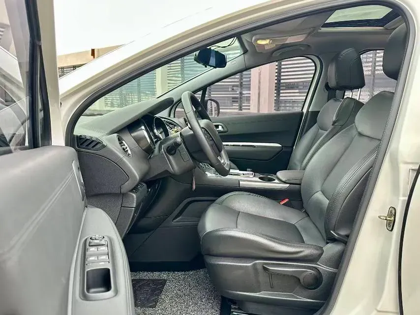 2018 Peugeot 3008 2.0L 147HP L4 6AT,autocango,china used car exporter,china ev exporter,chinese used car exporter,chinese used ev exporter