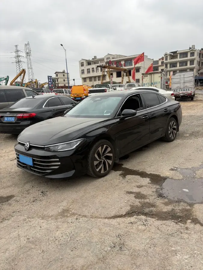 2025 Volkswagen Passat 2.0T 220HP L4 7DCT