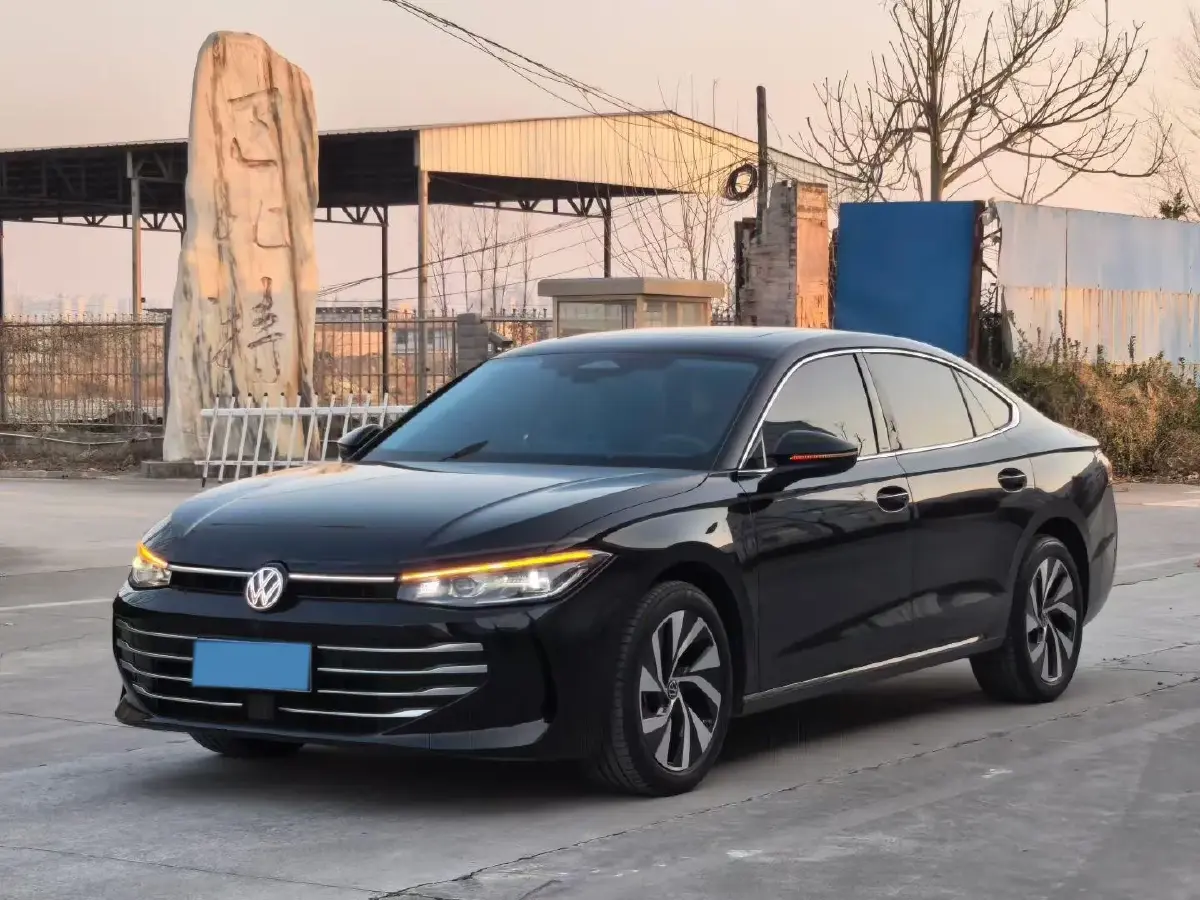 2025 Volkswagen Passat 2.0T 220HP L4 7DCT