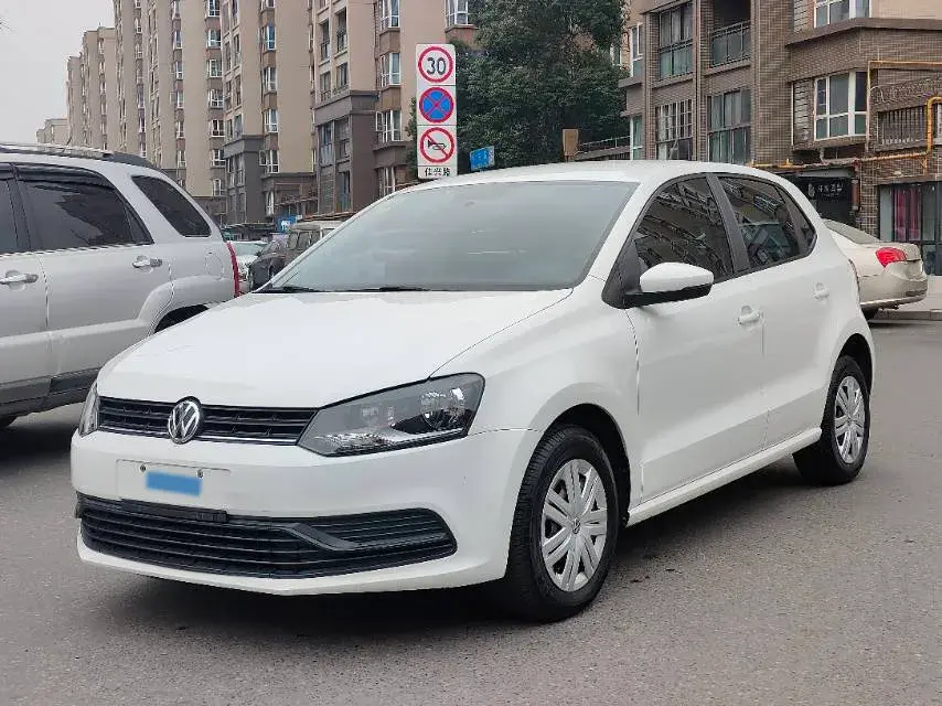 2016 Volkswagen Polo 1.4L 90HP L4 6AT