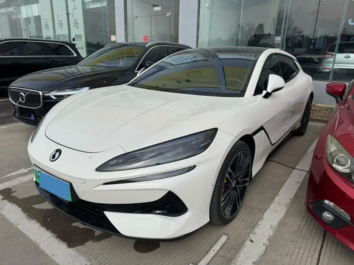 2024 Denza DenzaZ9GT 2.0T 207HP L4 E-CVT PHEV 38.5KWH