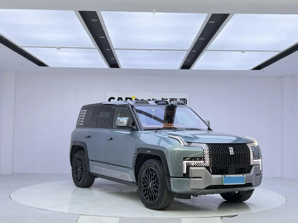 2023 YangWang U8 2.0T 272HP L4 REEV 49.05KWH,autocango,china used car exporter,china ev exporter,chinese used car exporter,chinese used ev exporter