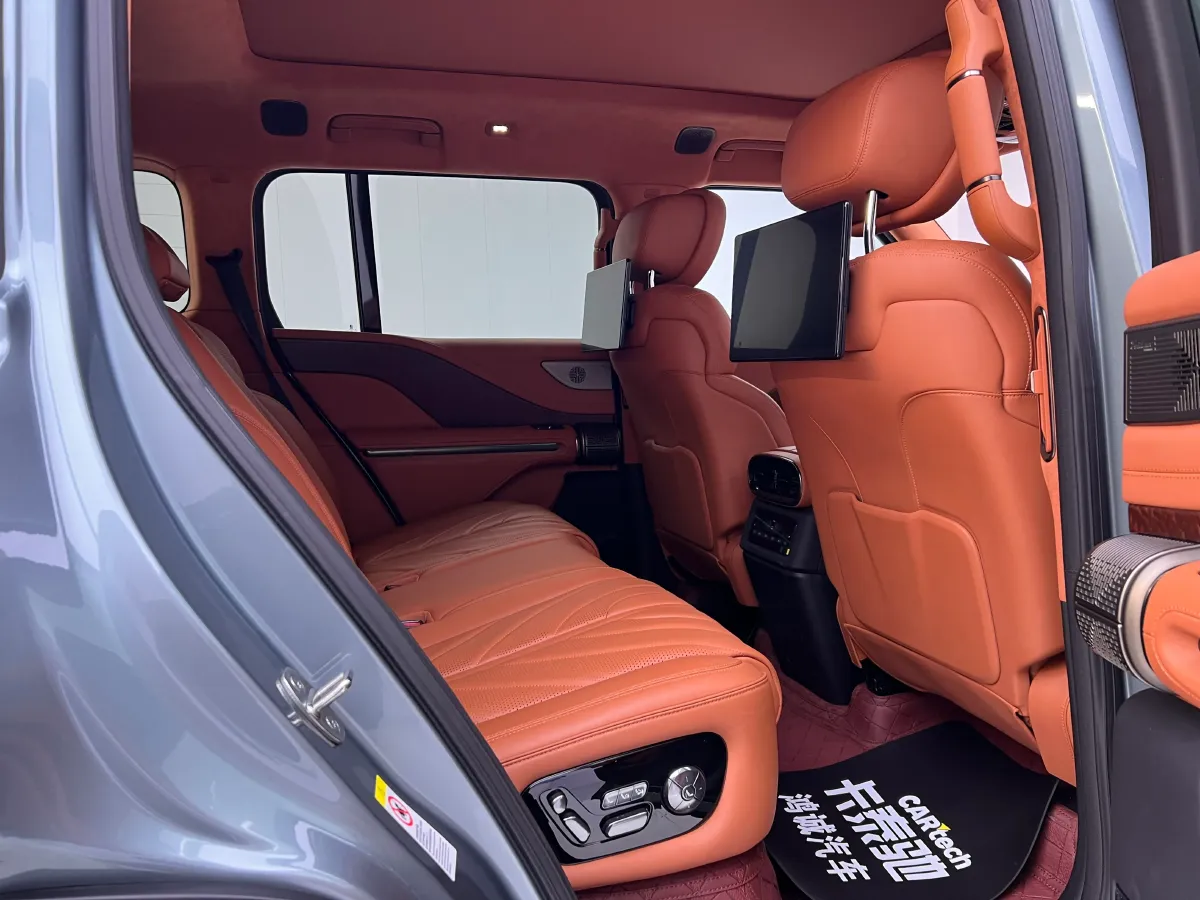 2023 YangWang U8 2.0T 272HP L4 REEV 49.05KWH,autocango,china used car exporter,china ev exporter,chinese used car exporter,chinese used ev exporter