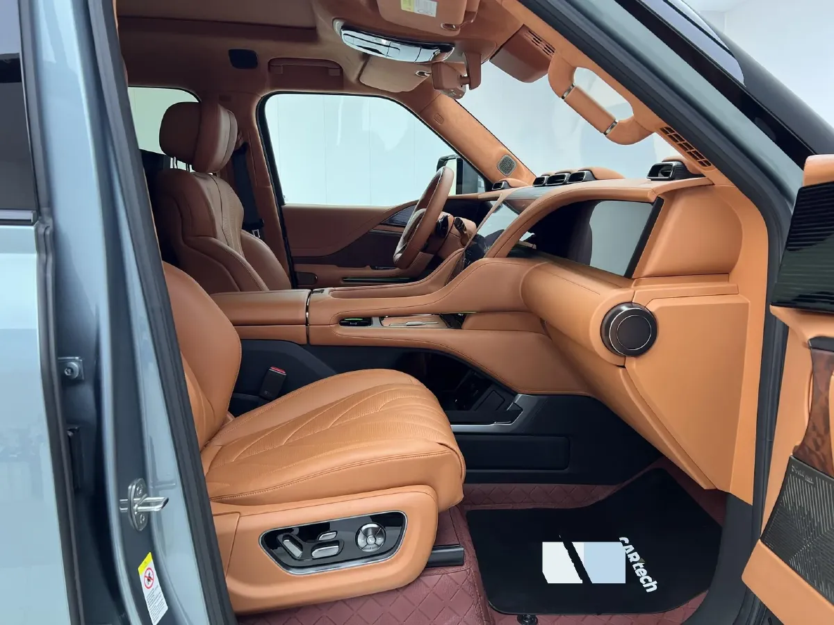 2023 YangWang U8 2.0T 272HP L4 REEV 49.05KWH,autocango,china used car exporter,china ev exporter,chinese used car exporter,chinese used ev exporter