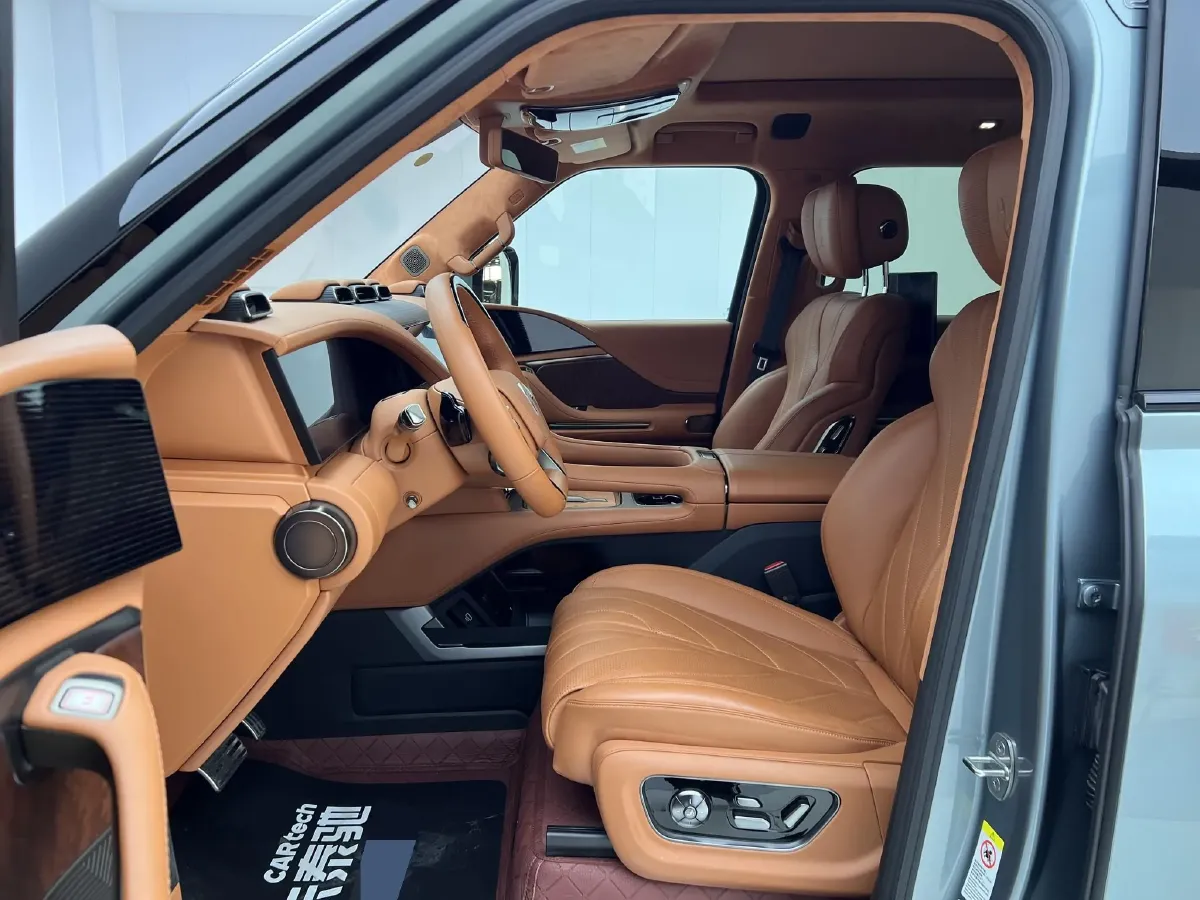 2023 YangWang U8 2.0T 272HP L4 REEV 49.05KWH,autocango,china used car exporter,china ev exporter,chinese used car exporter,chinese used ev exporter