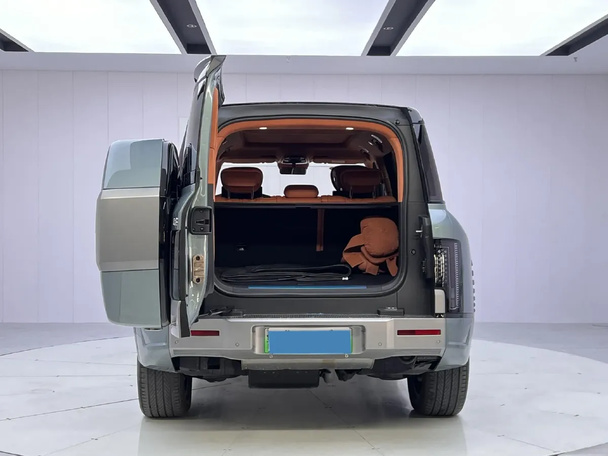 2023 YangWang U8 2.0T 272HP L4 REEV 49.05KWH,autocango,china used car exporter,china ev exporter,chinese used car exporter,chinese used ev exporter