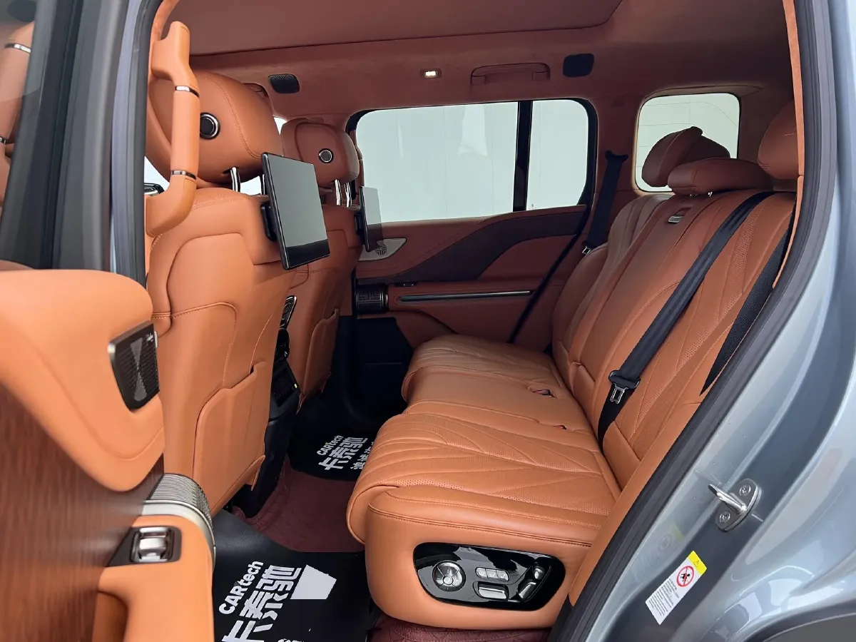 2023 YangWang U8 2.0T 272HP L4 REEV 49.05KWH,autocango,china used car exporter,china ev exporter,chinese used car exporter,chinese used ev exporter