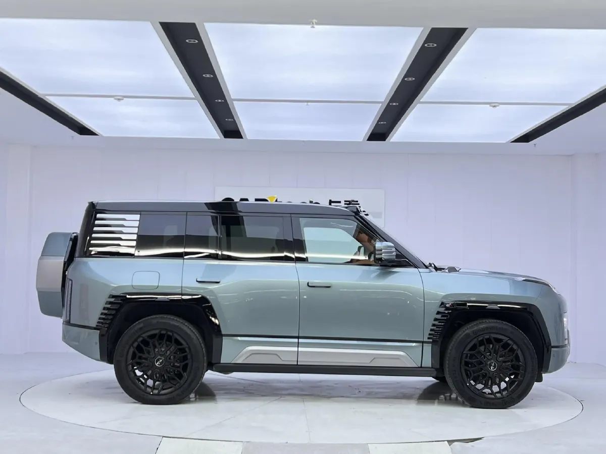 2023 YangWang U8 2.0T 272HP L4 REEV 49.05KWH,autocango,china used car exporter,china ev exporter,chinese used car exporter,chinese used ev exporter