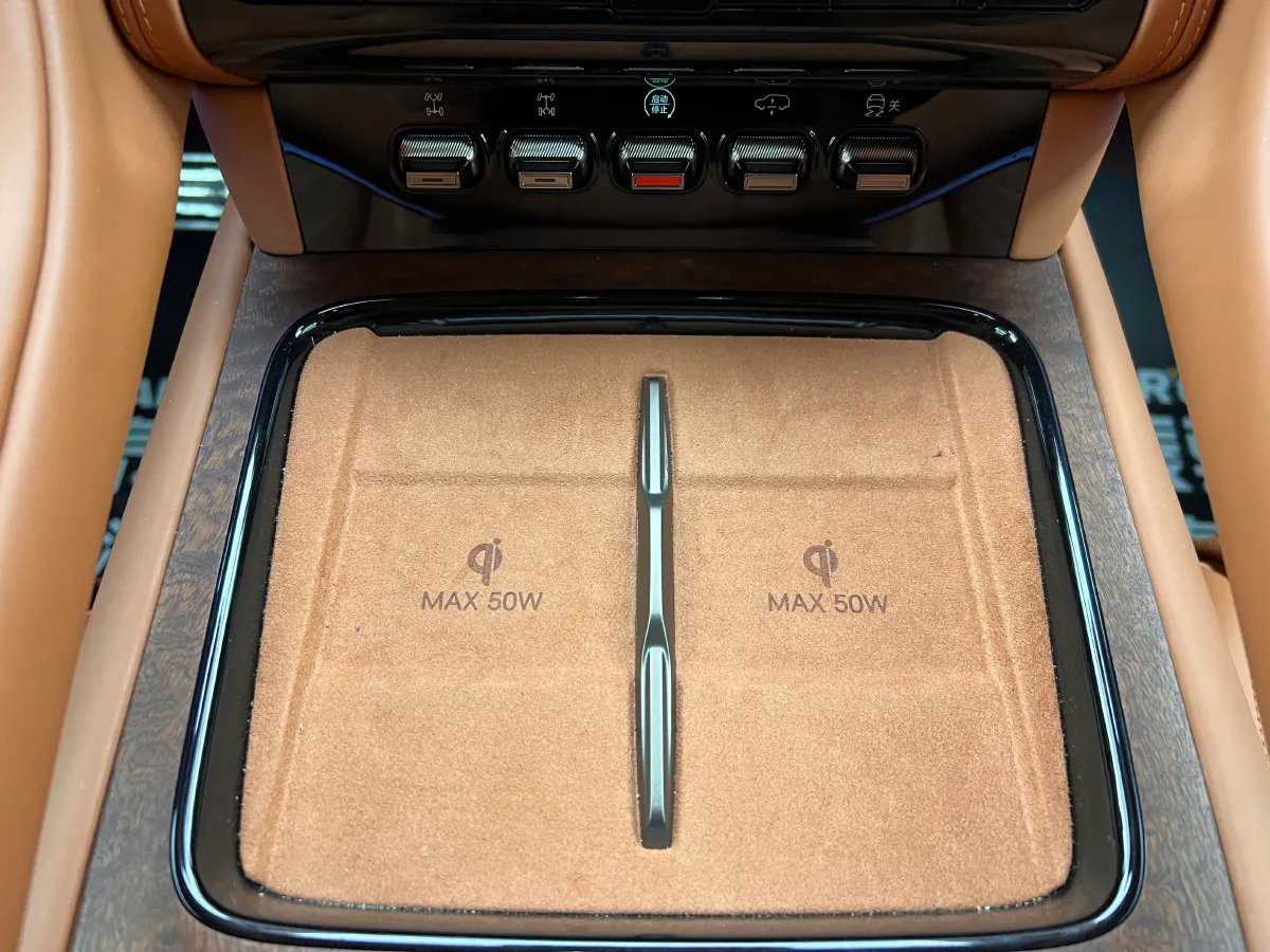 2023 YangWang U8 2.0T 272HP L4 REEV 49.05KWH,autocango,china used car exporter,china ev exporter,chinese used car exporter,chinese used ev exporter