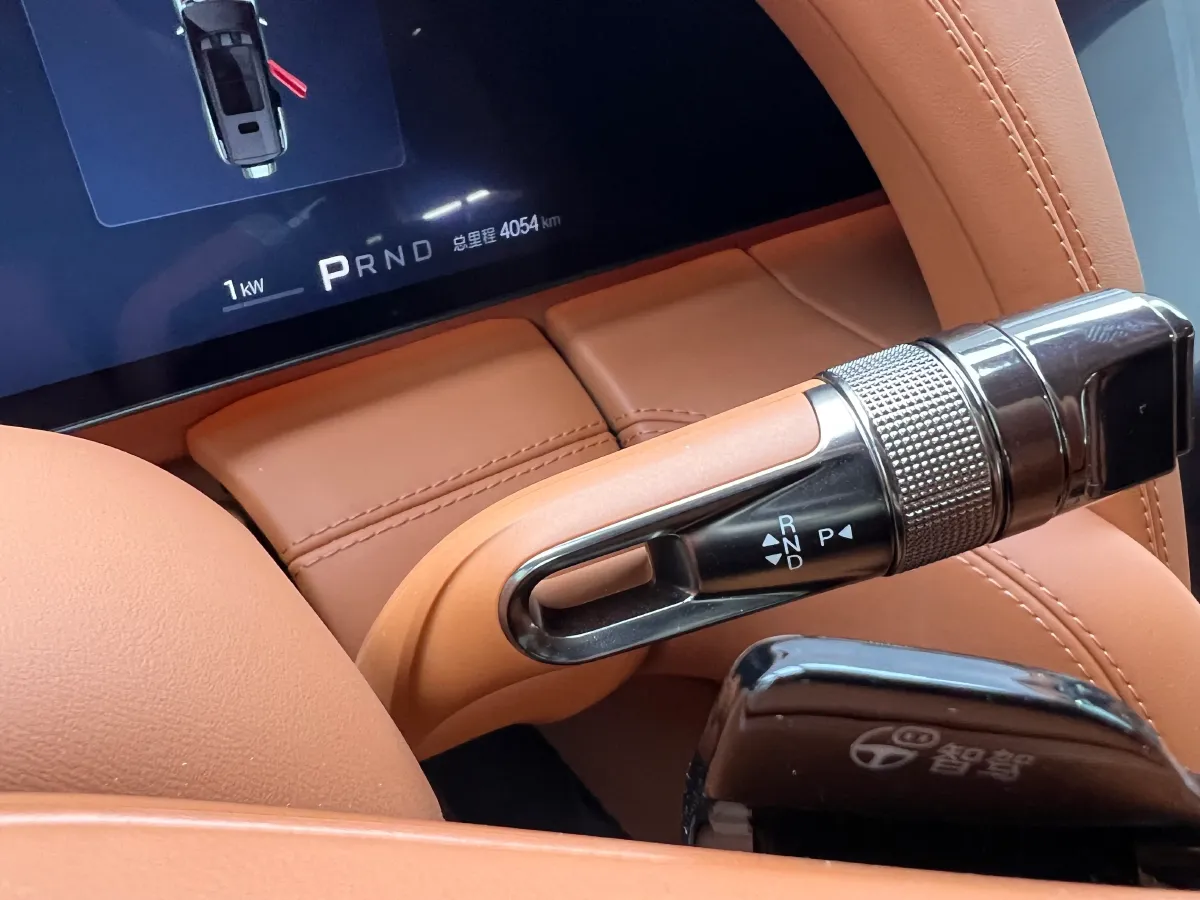 2023 YangWang U8 2.0T 272HP L4 REEV 49.05KWH,autocango,china used car exporter,china ev exporter,chinese used car exporter,chinese used ev exporter