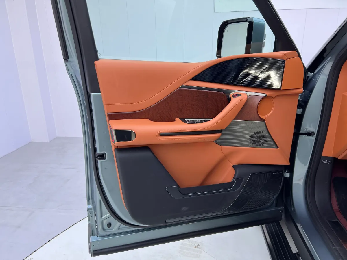 2023 YangWang U8 2.0T 272HP L4 REEV 49.05KWH,autocango,china used car exporter,china ev exporter,chinese used car exporter,chinese used ev exporter