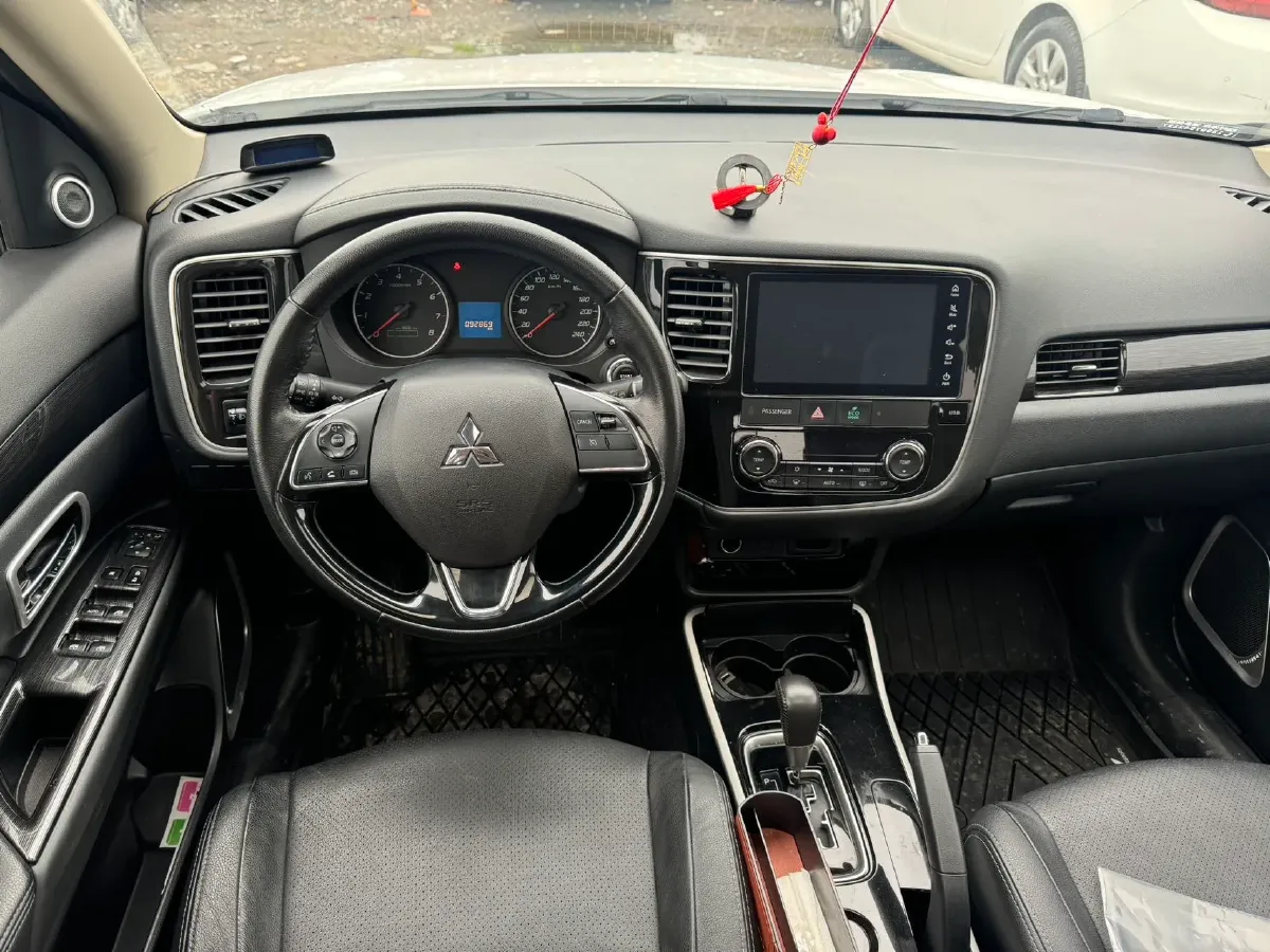 2018 Mitsubishi Outlander 2.0L 166HP L4 CVT,autocango,china used car exporter,china ev exporter,chinese used car exporter,chinese used ev exporter