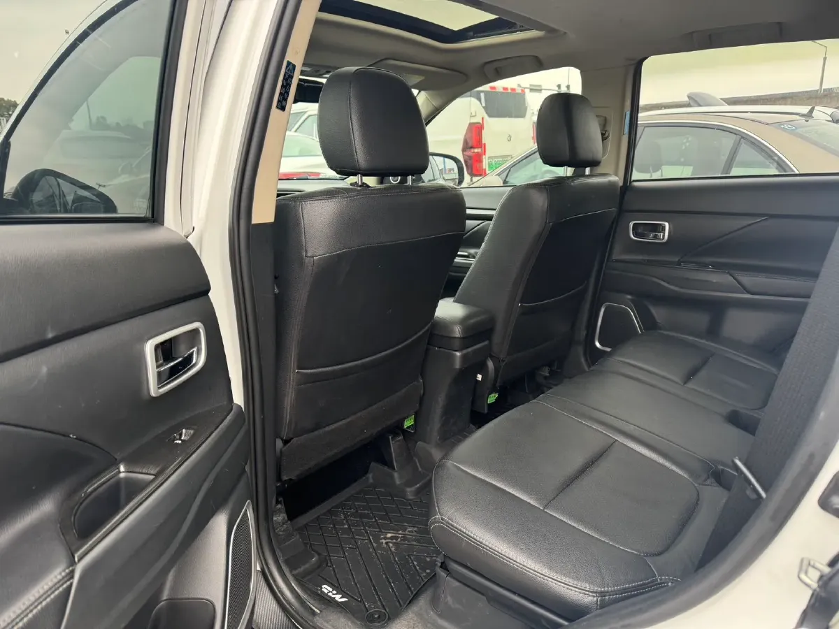 2018 Mitsubishi Outlander 2.0L 166HP L4 CVT,autocango,china used car exporter,china ev exporter,chinese used car exporter,chinese used ev exporter