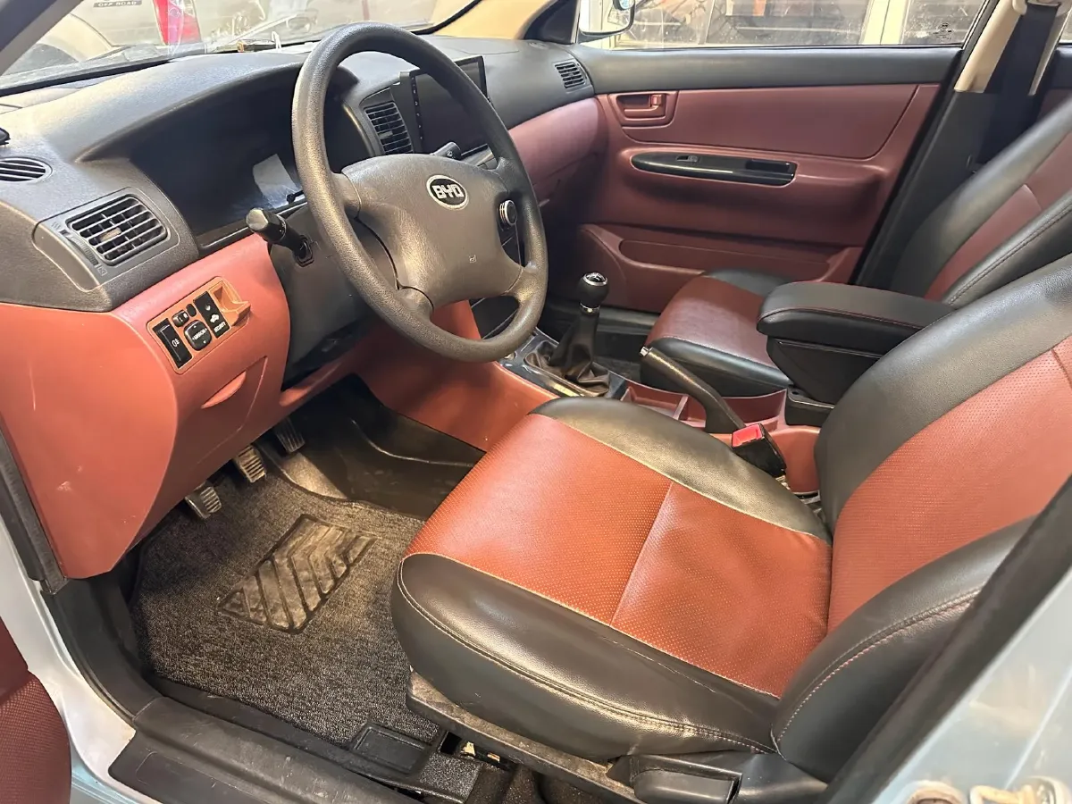 2013 FAW Vita V5 1.5L 102HP L4 5MT,autocango,china used car exporter,china ev exporter,chinese used car exporter,chinese used ev exporter