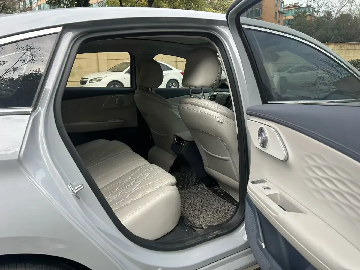 2025 Fulwin FulwinA8L 1.5T 156HP L4 1DHT PHEV 18.67KWH,autocango,china used car exporter,china ev exporter,chinese used car exporter,chinese used ev exporter