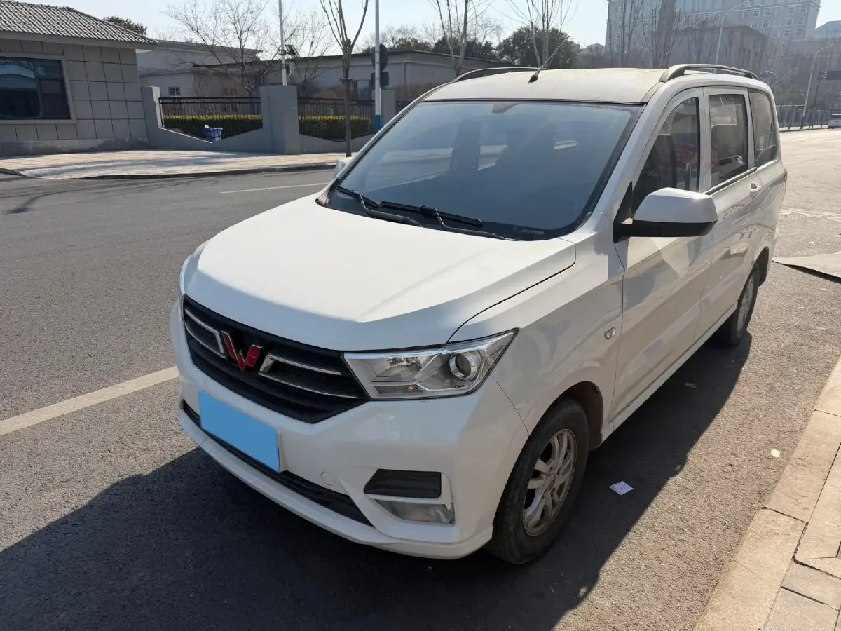 2021 WuLing HongGuang 1.5L 99HP L4 6MT