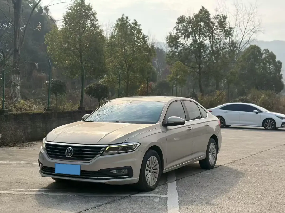 2019 Volkswagen Sagitar 1.2T 116HP L4 7DCT