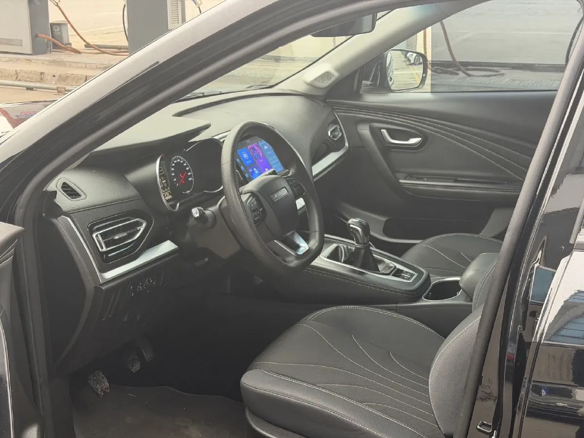 2021 SWM G05 2.0L 143HP L4 5MT,autocango,china used car exporter,china ev exporter,chinese used car exporter,chinese used ev exporter